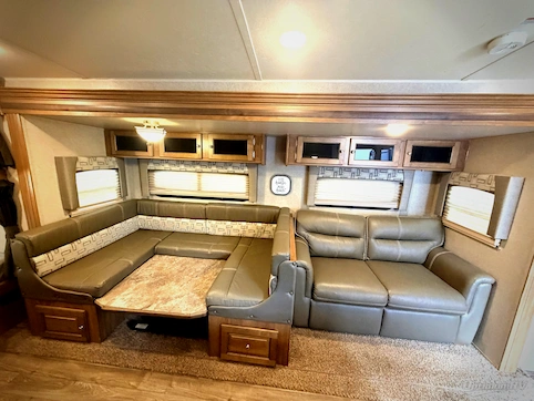 2018 Forest River Flagstaff Super Lite 27BEWS RV Photo 3