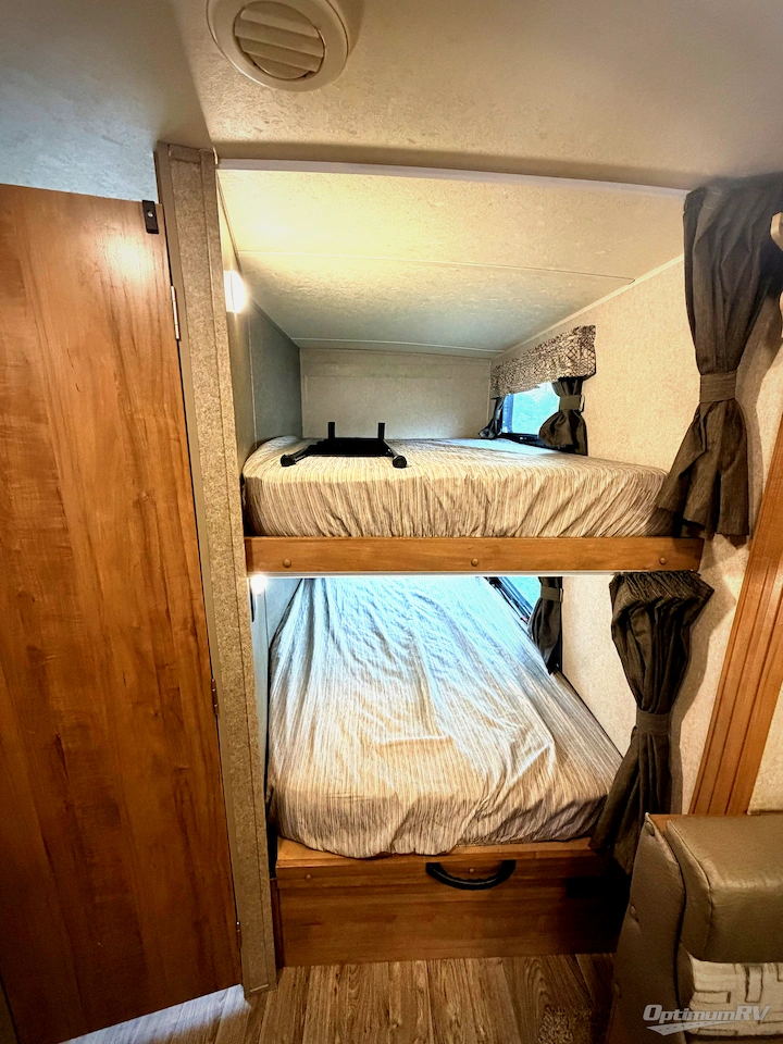 2018 Forest River Flagstaff Super Lite 27BEWS Photo 8