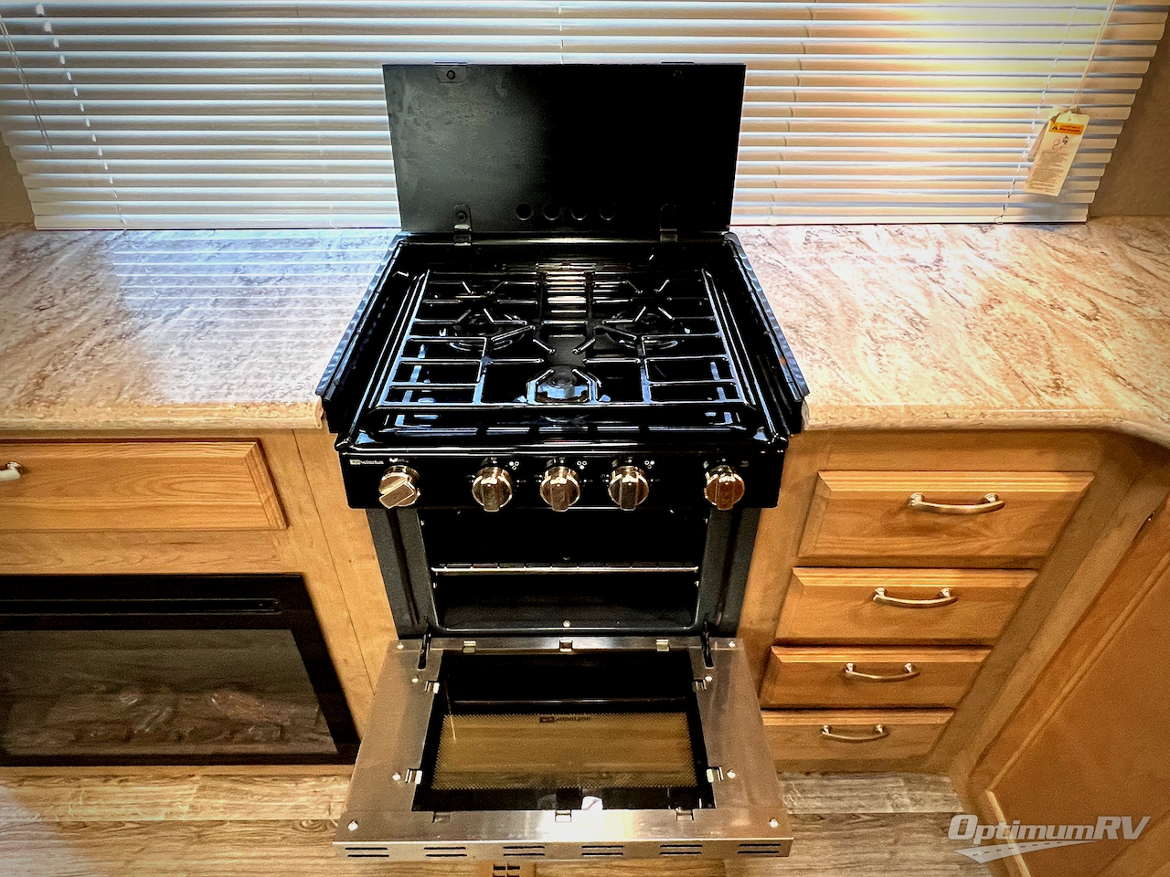 2020 Winnebago Towables Minnie Plus 29RBH Photo 12