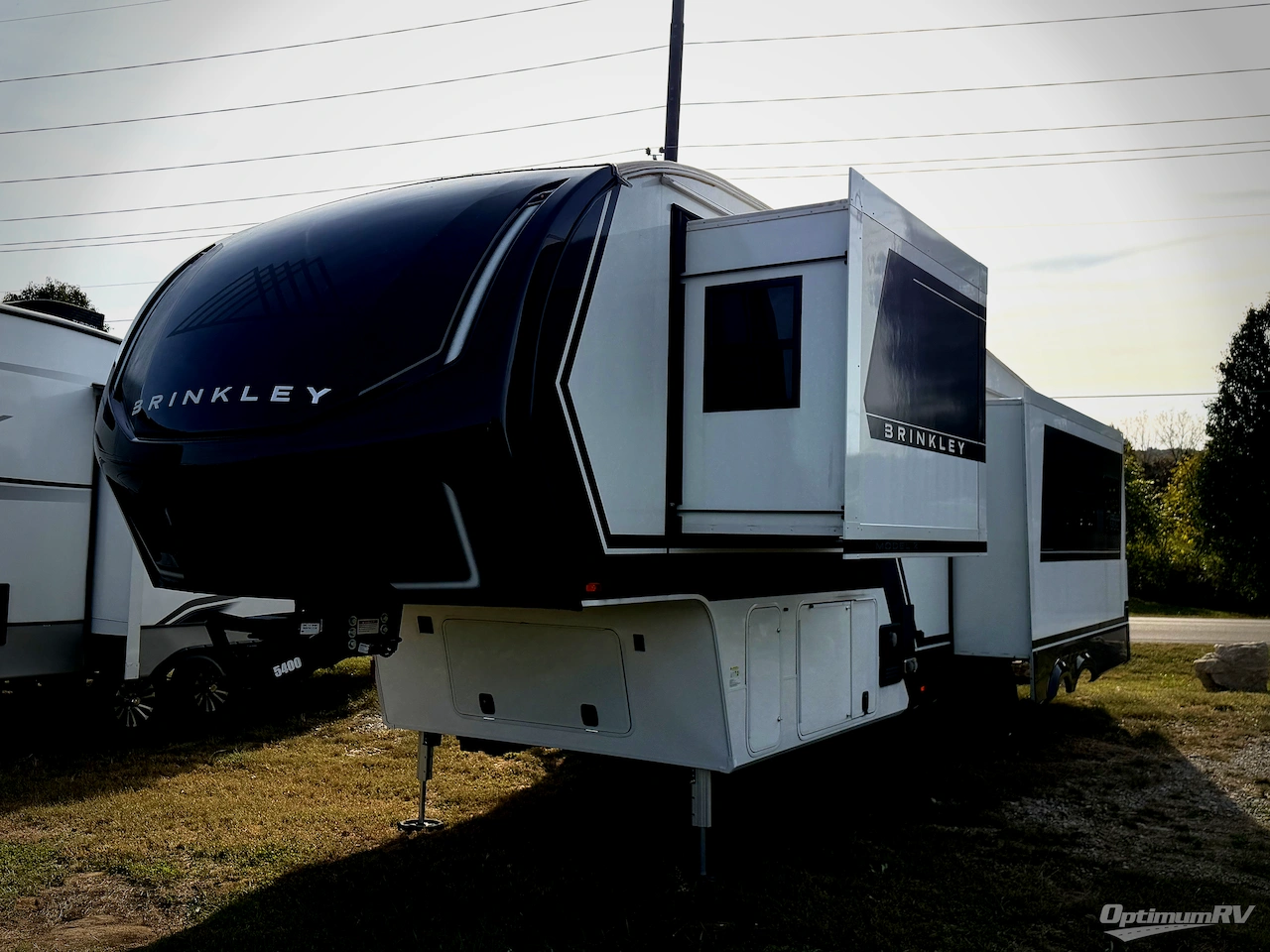 2025 Brinkley Model Z 3100 Photo 4