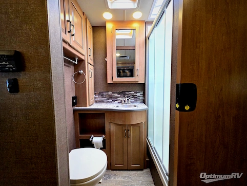 2018 Thor Hurricane 29M RV Photo 4