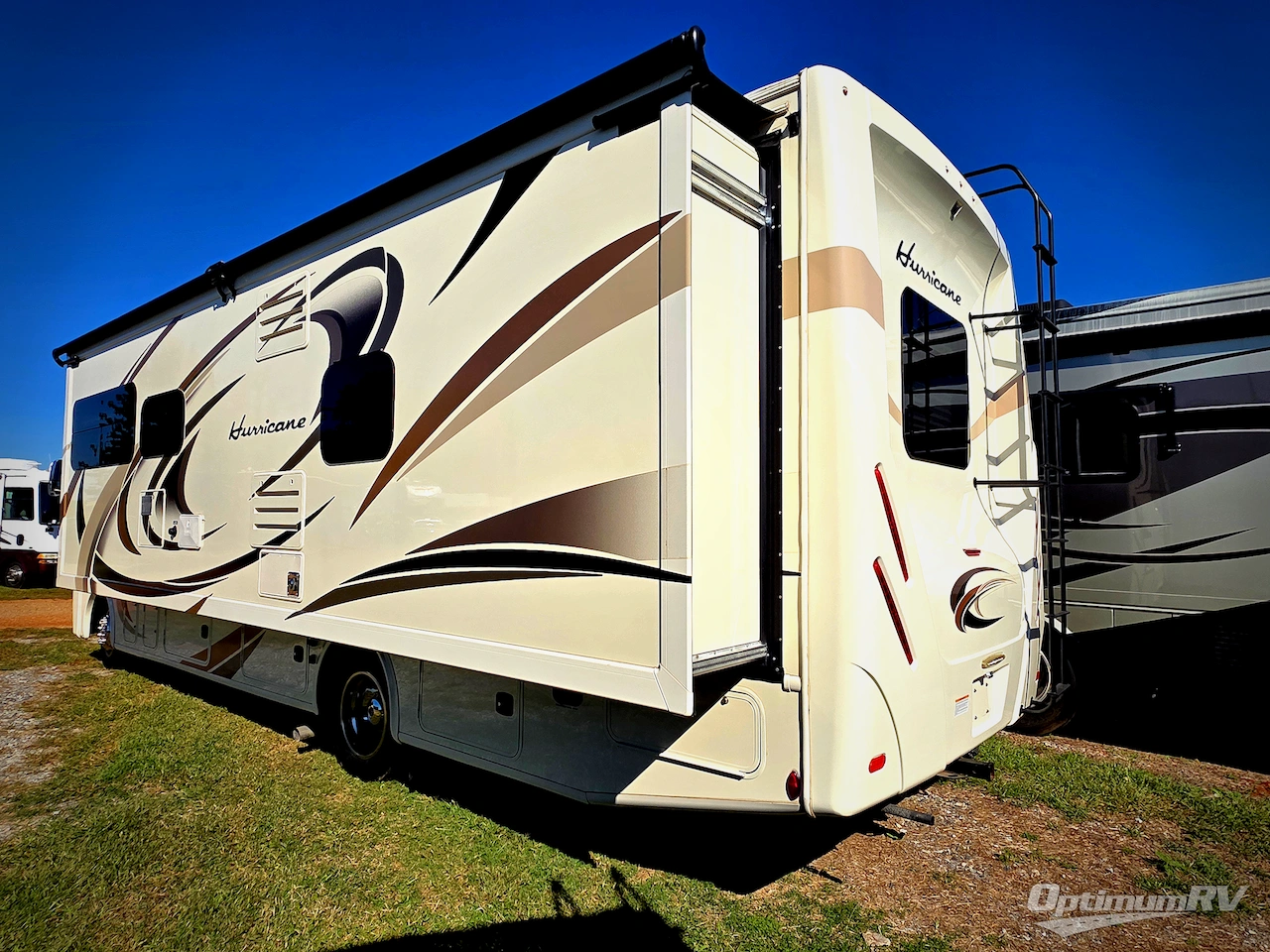 2018 Thor Hurricane 29M Photo 2