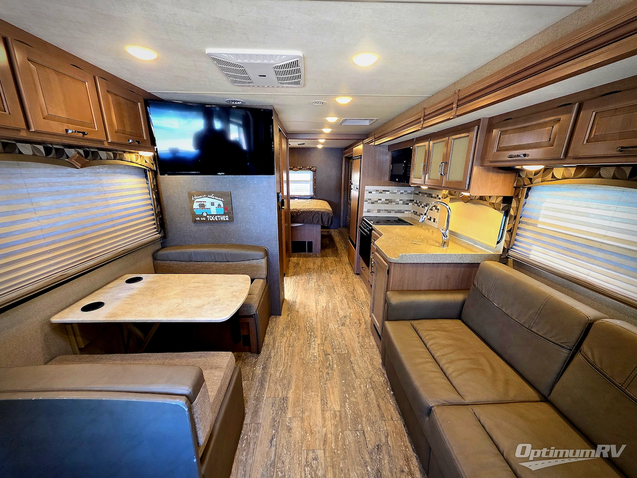 2018 Thor Hurricane 29M Photo 3