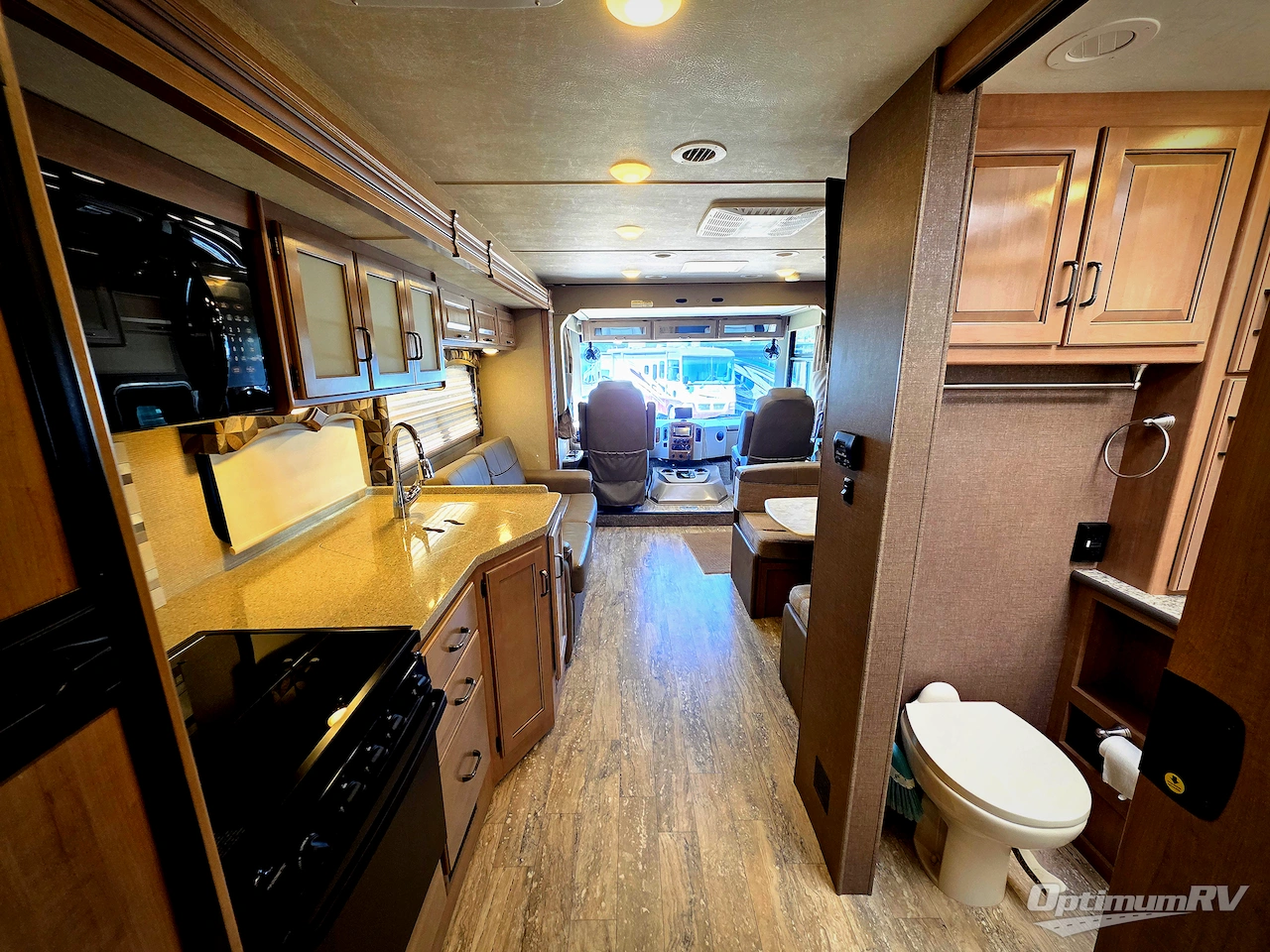 2018 Thor Hurricane 29M Photo 4