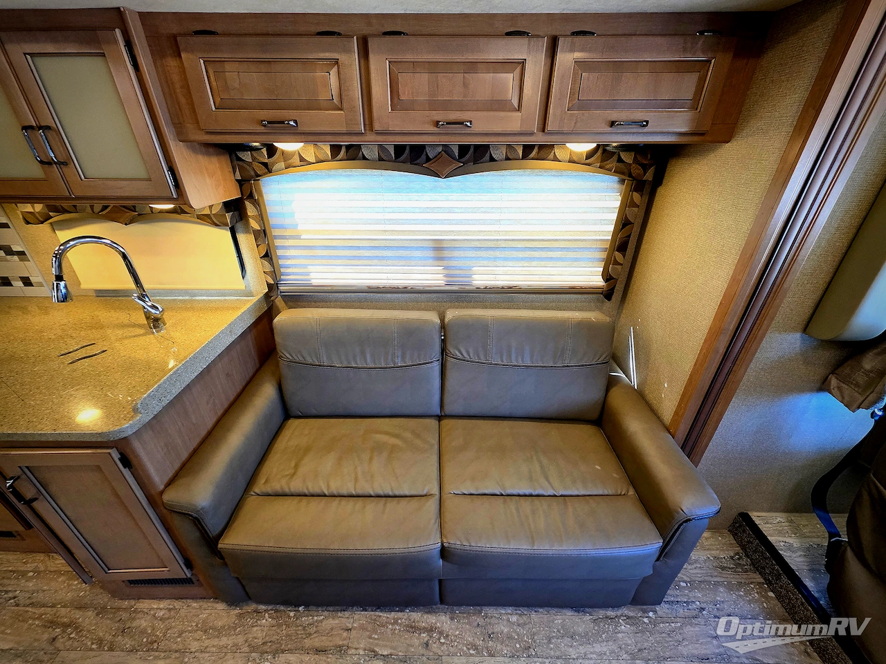 2018 Thor Hurricane 29M Photo 9