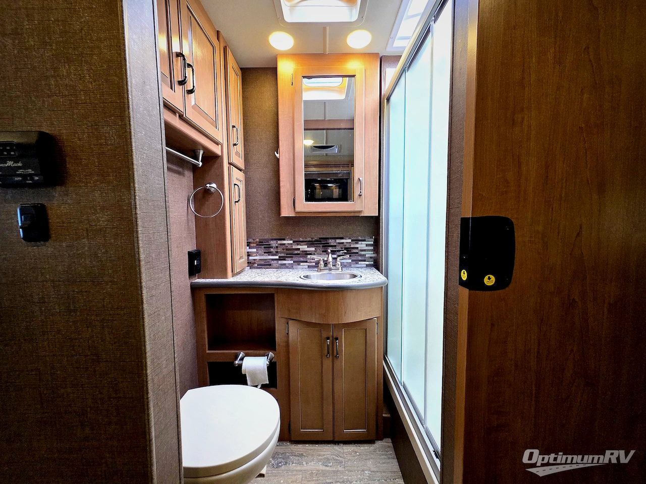 2018 Thor Hurricane 29M Photo 13