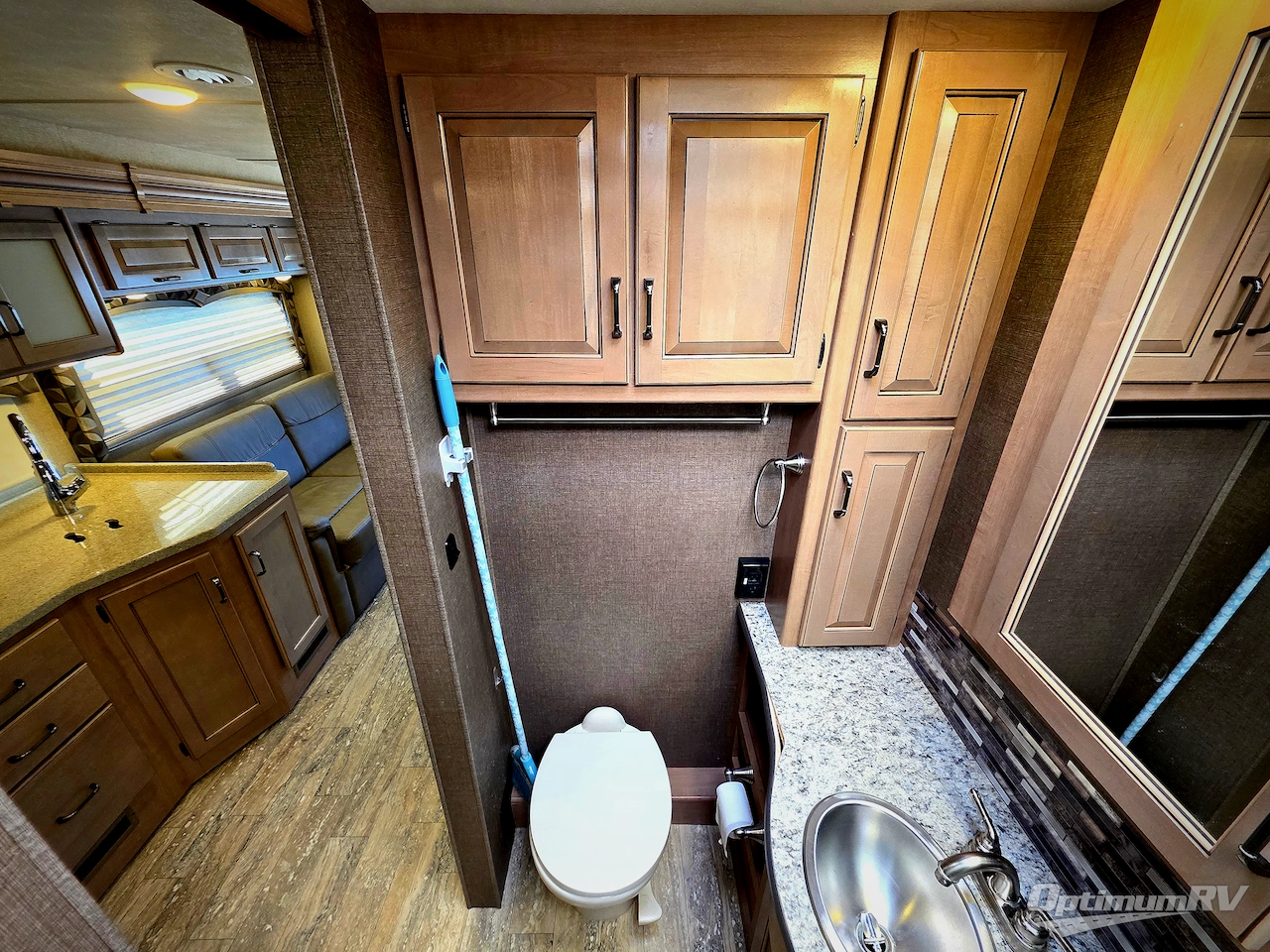 2018 Thor Hurricane 29M Photo 15