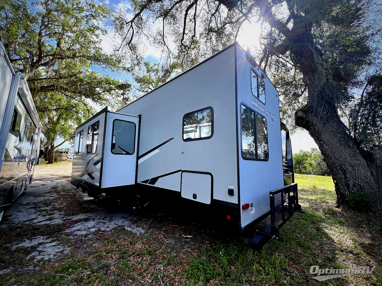 2023 Forest River Cherokee Arctic Wolf Suite 3770 Photo 2