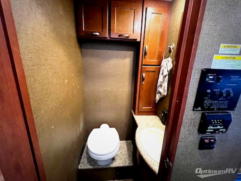 2016 Thor ACE 30.1 RV Photo 4