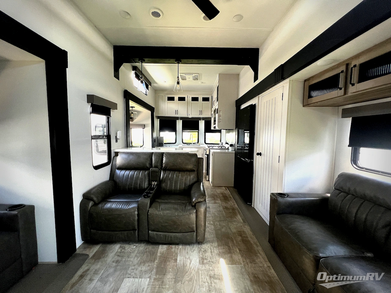2025 Palomino Puma Destination 403LFT Photo 5