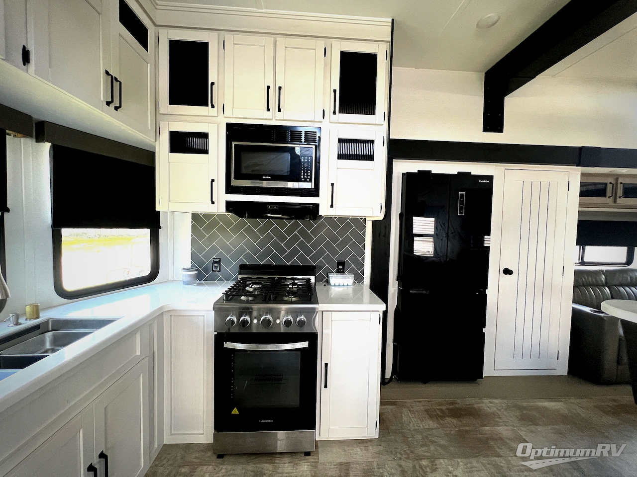 2025 Palomino Puma Destination 403LFT Photo 11