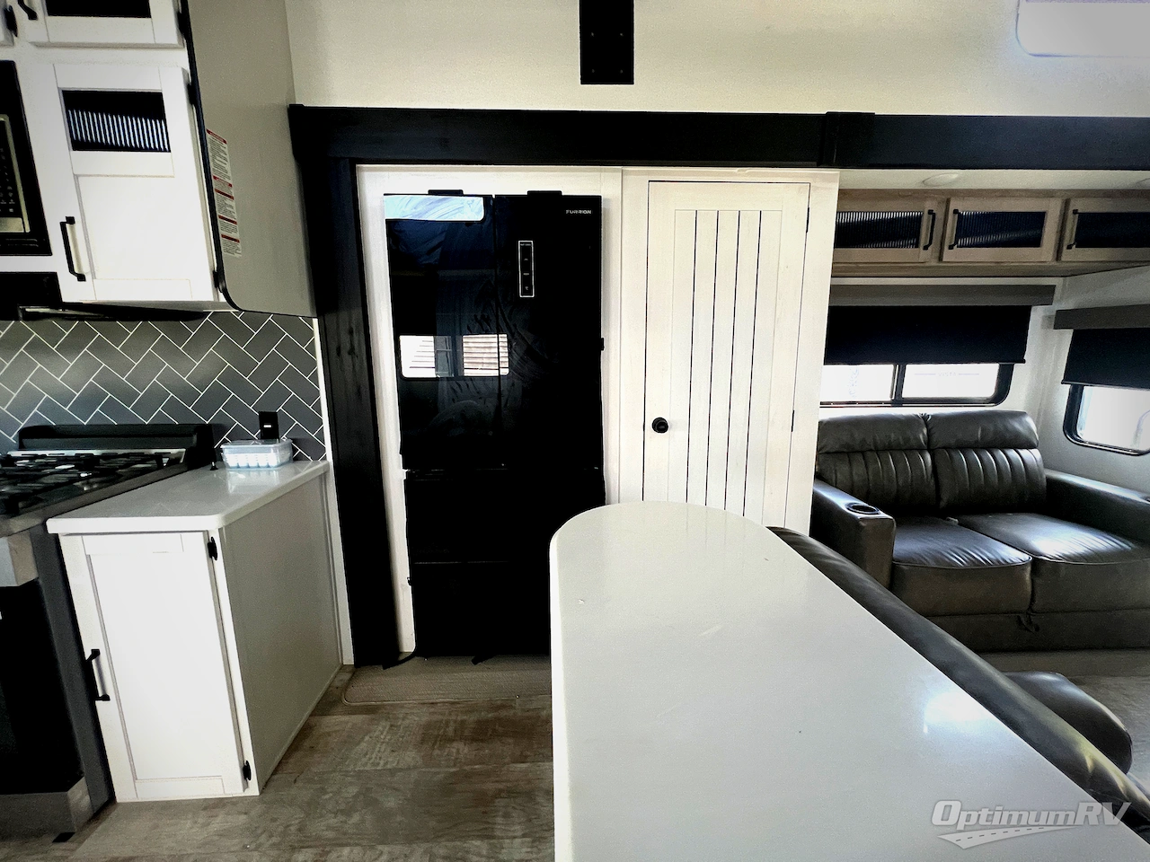 2025 Palomino Puma Destination 403LFT Photo 13
