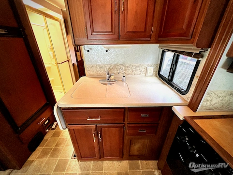 2005 Winnebago Minnie Winnie 30V RV Photo 3