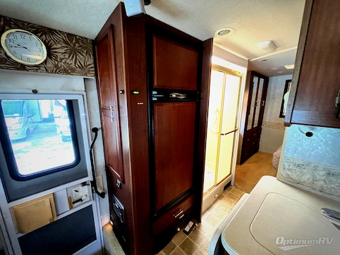 2005 Winnebago Minnie Winnie 30V RV Photo 3