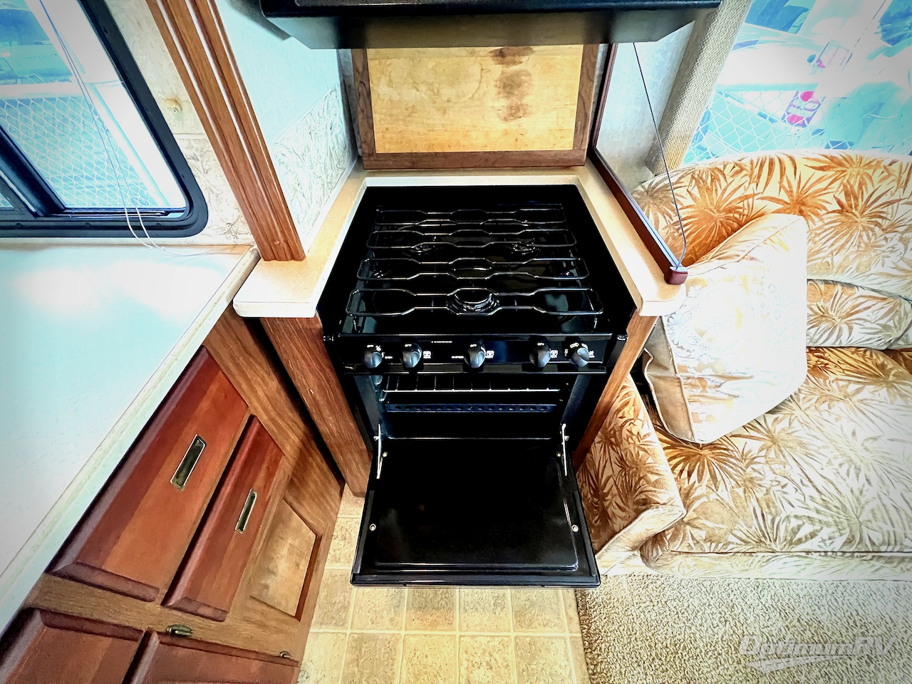 2005 Winnebago Minnie Winnie 30V Photo 8