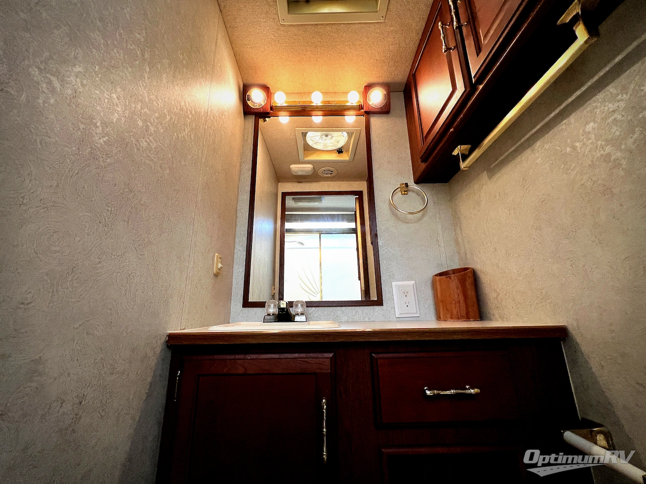 2005 Winnebago Minnie Winnie 30V Photo 12
