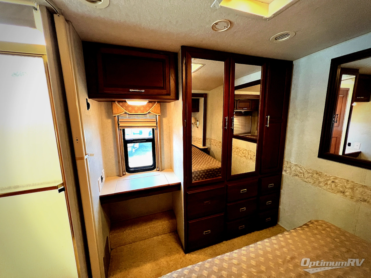 2005 Winnebago Minnie Winnie 30V Photo 19