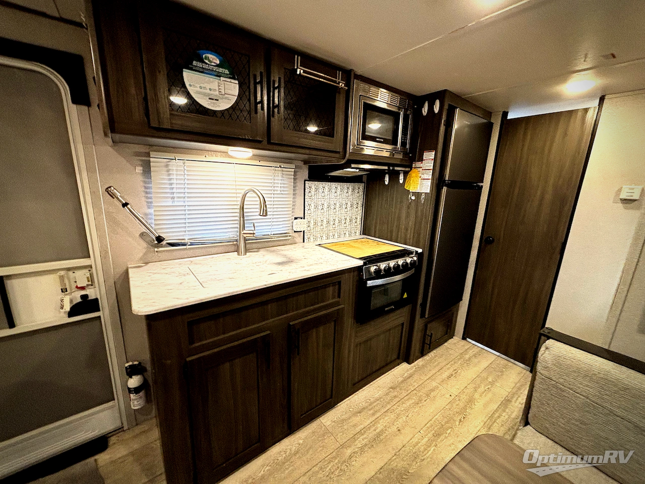 2021 Shasta Shasta 18BH Photo 8