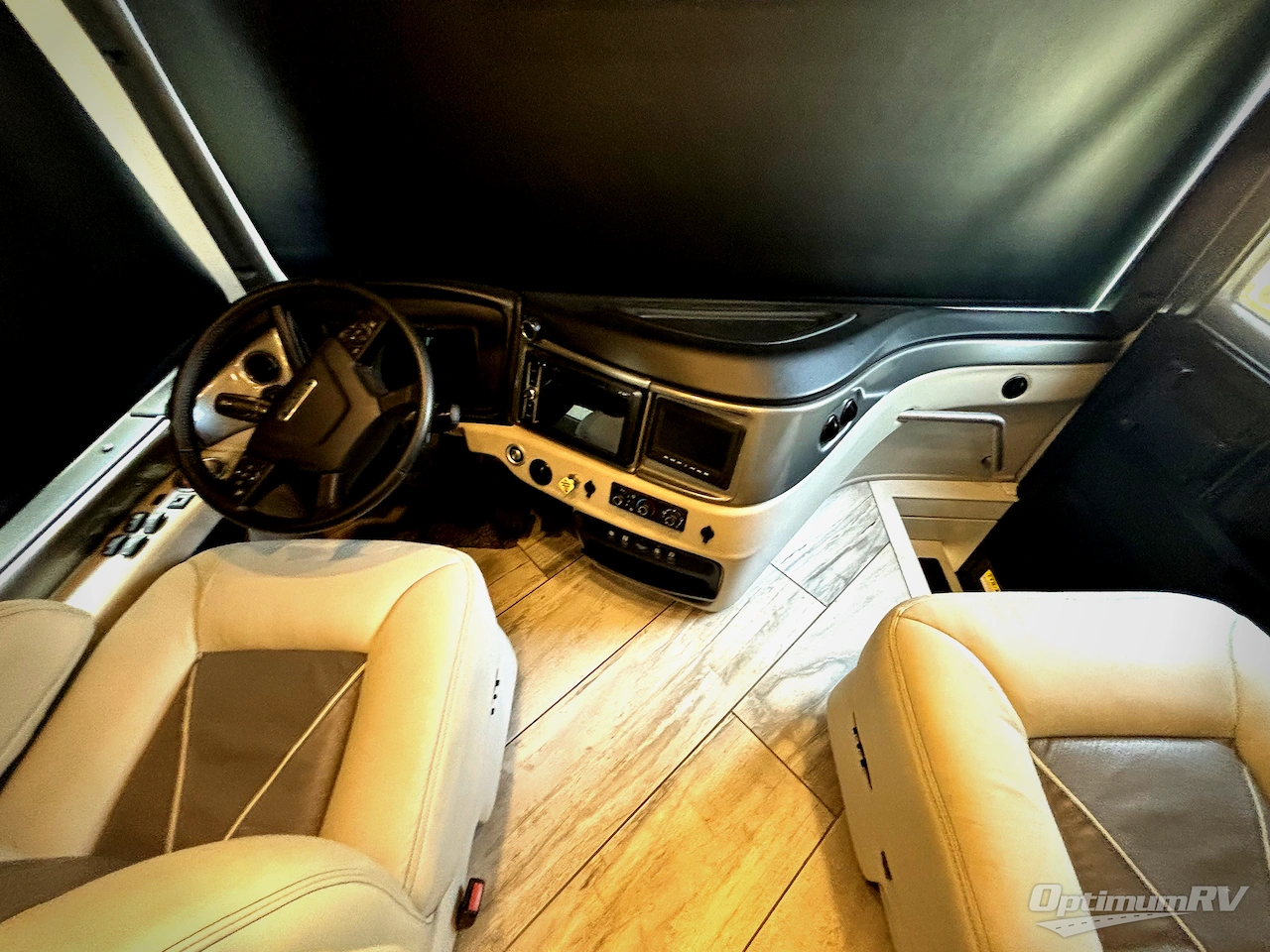 2021 Fleetwood Discovery LXE 44H Photo 8