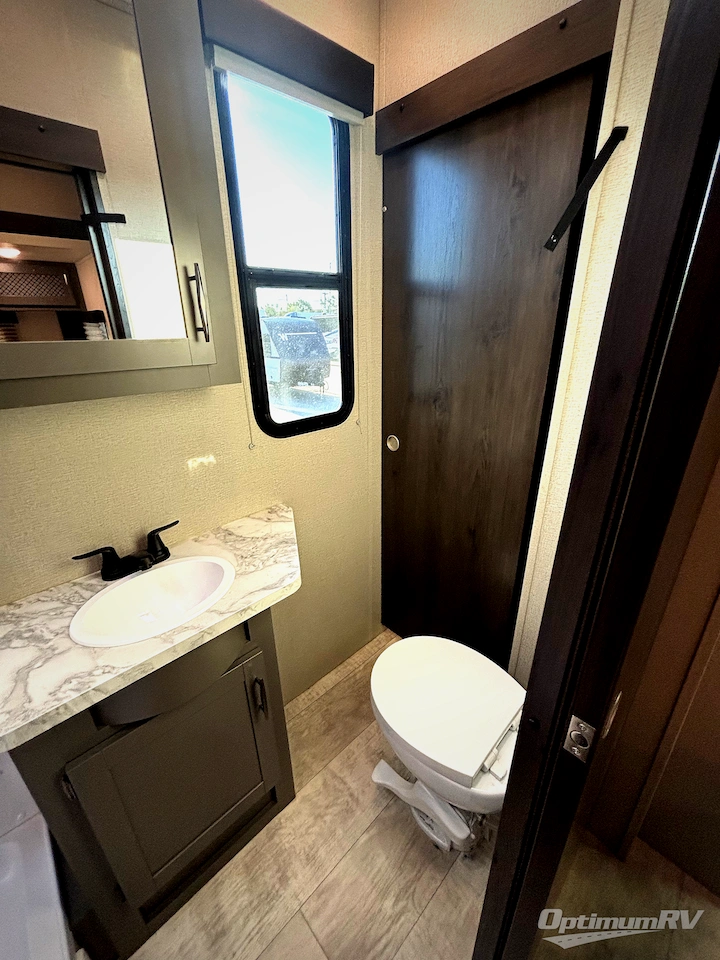 2022 Grand Design Momentum G-Class 23G Photo 10