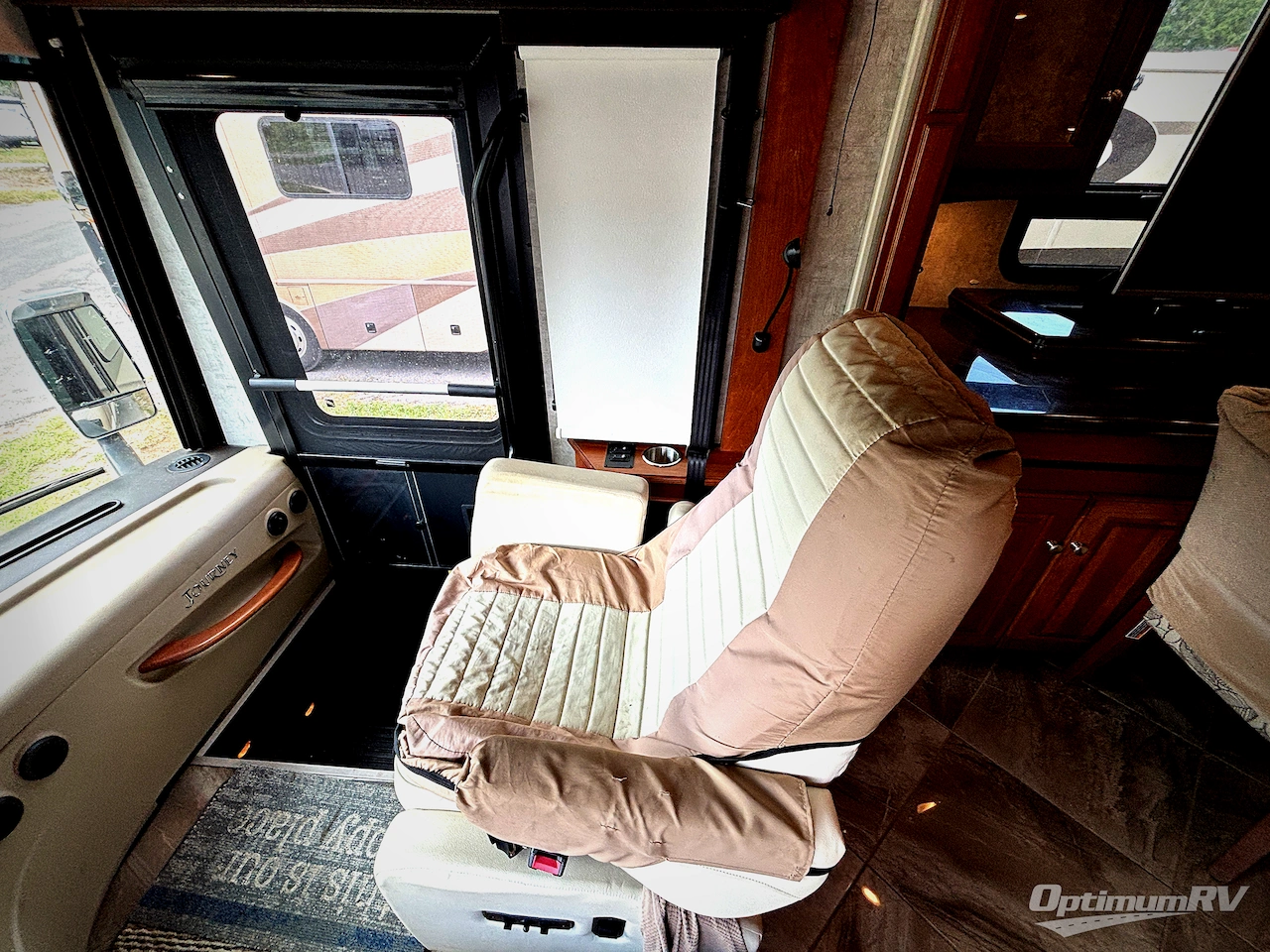 2016 Winnebago Journey 38P Photo 9