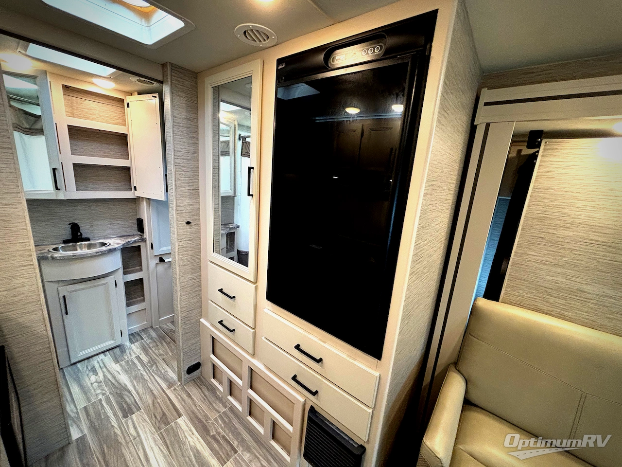 2022 Thor Compass AWD 23TE Photo 15