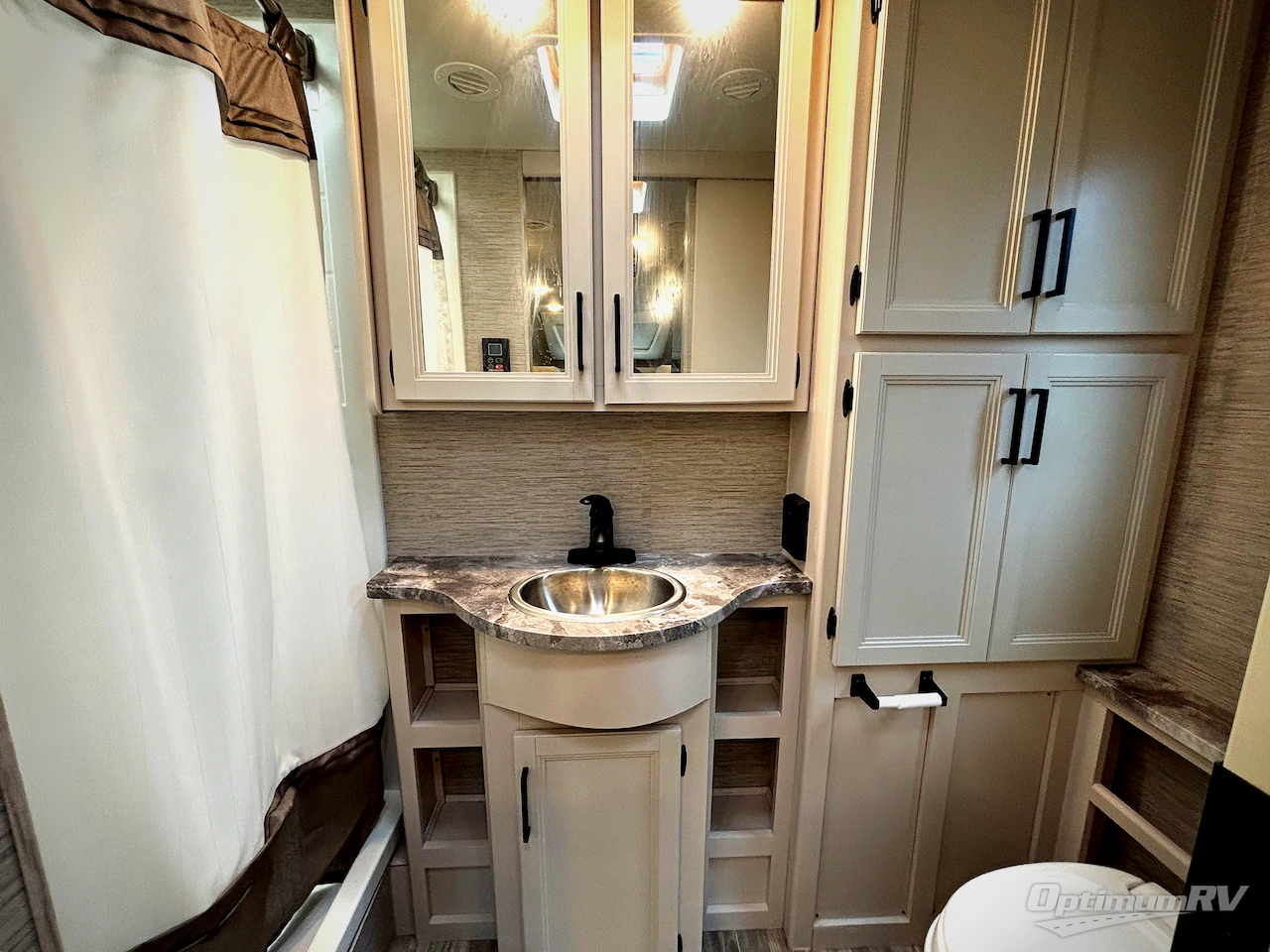 2022 Thor Compass AWD 23TE Photo 16