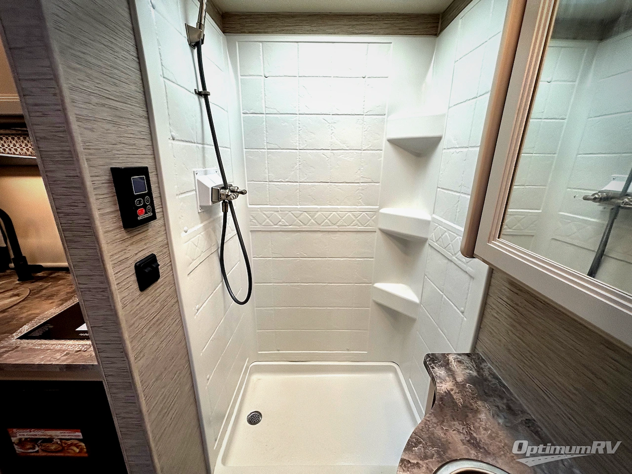 2022 Thor Compass AWD 23TE Photo 17