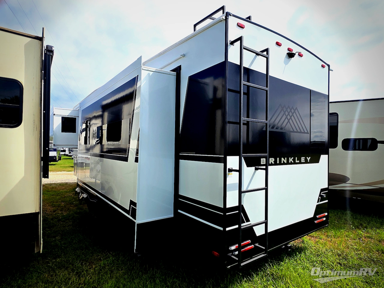2025 Brinkley Model Z 3300 Photo 3
