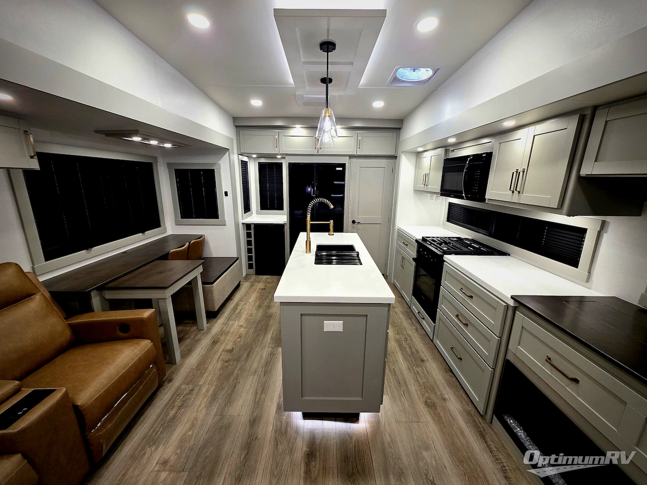 2025 Brinkley Model Z 3300 Photo 4