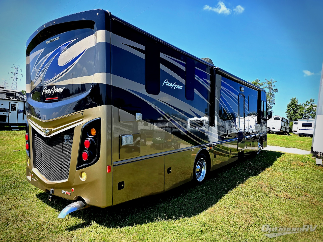 2019 Fleetwood Pace Arrow 35E Photo 2