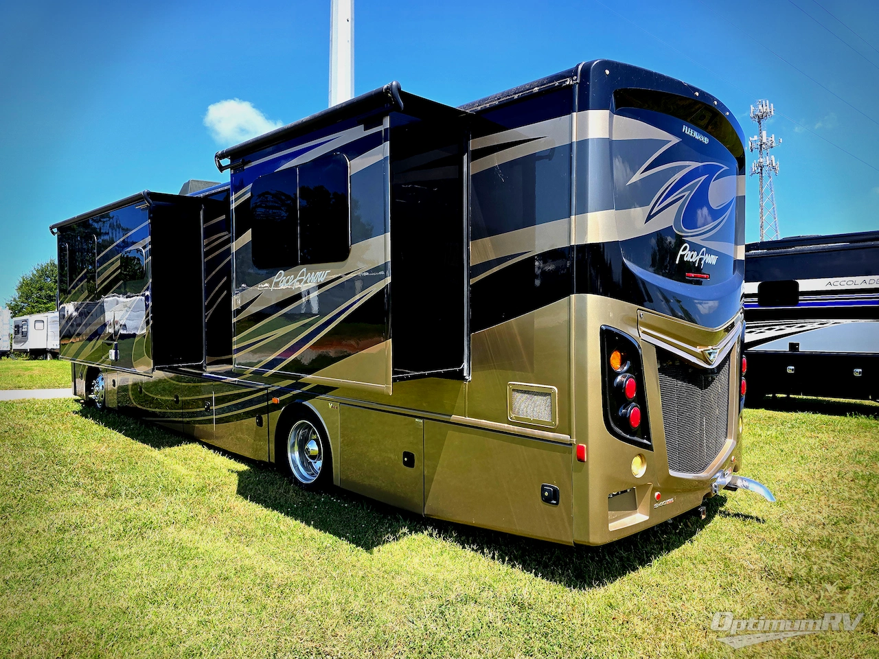 2019 Fleetwood Pace Arrow 35E Photo 3