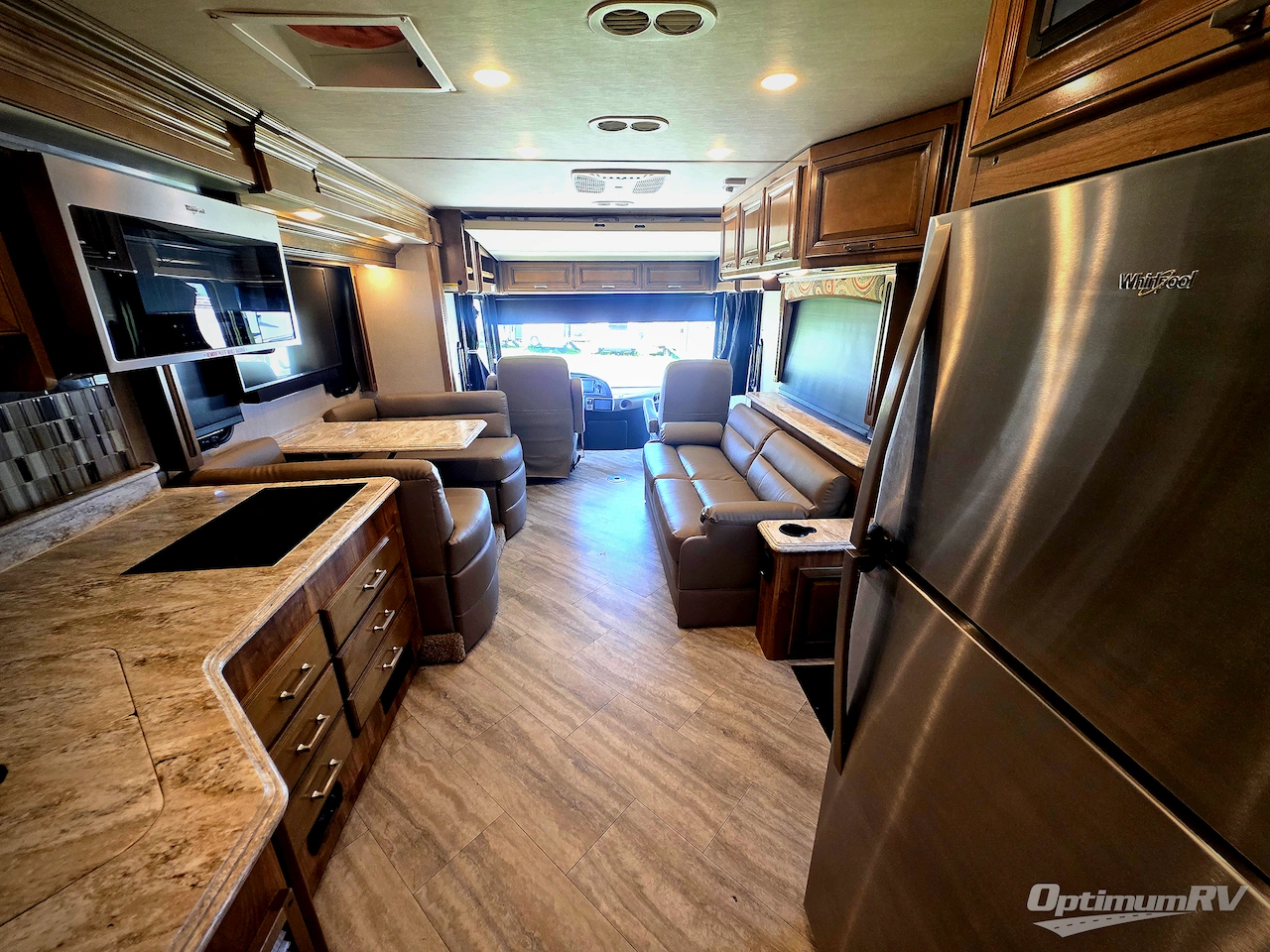 2019 Fleetwood Pace Arrow 35E Photo 5