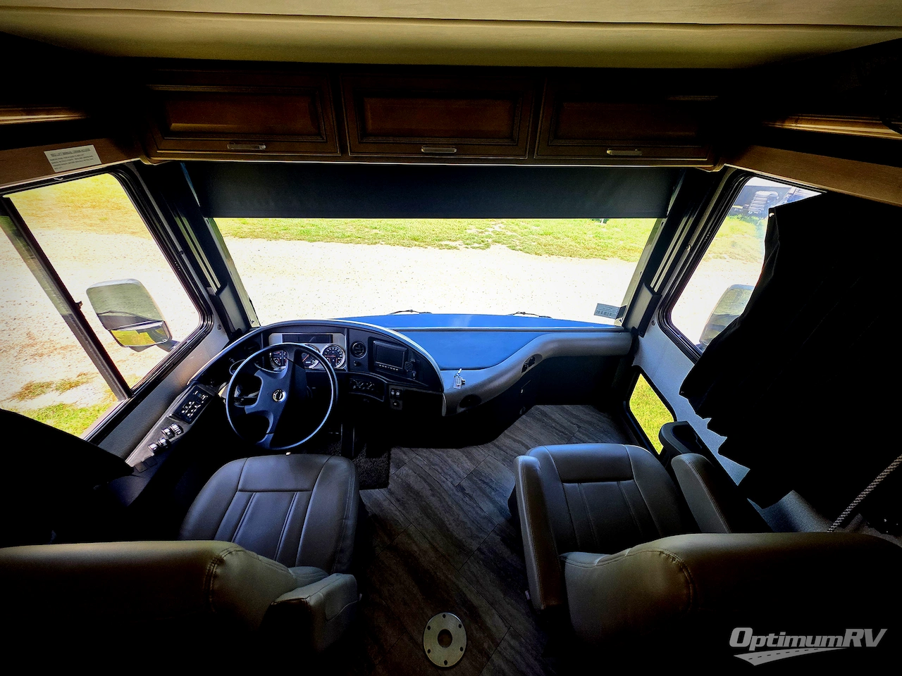 2019 Fleetwood Pace Arrow 35E Photo 6