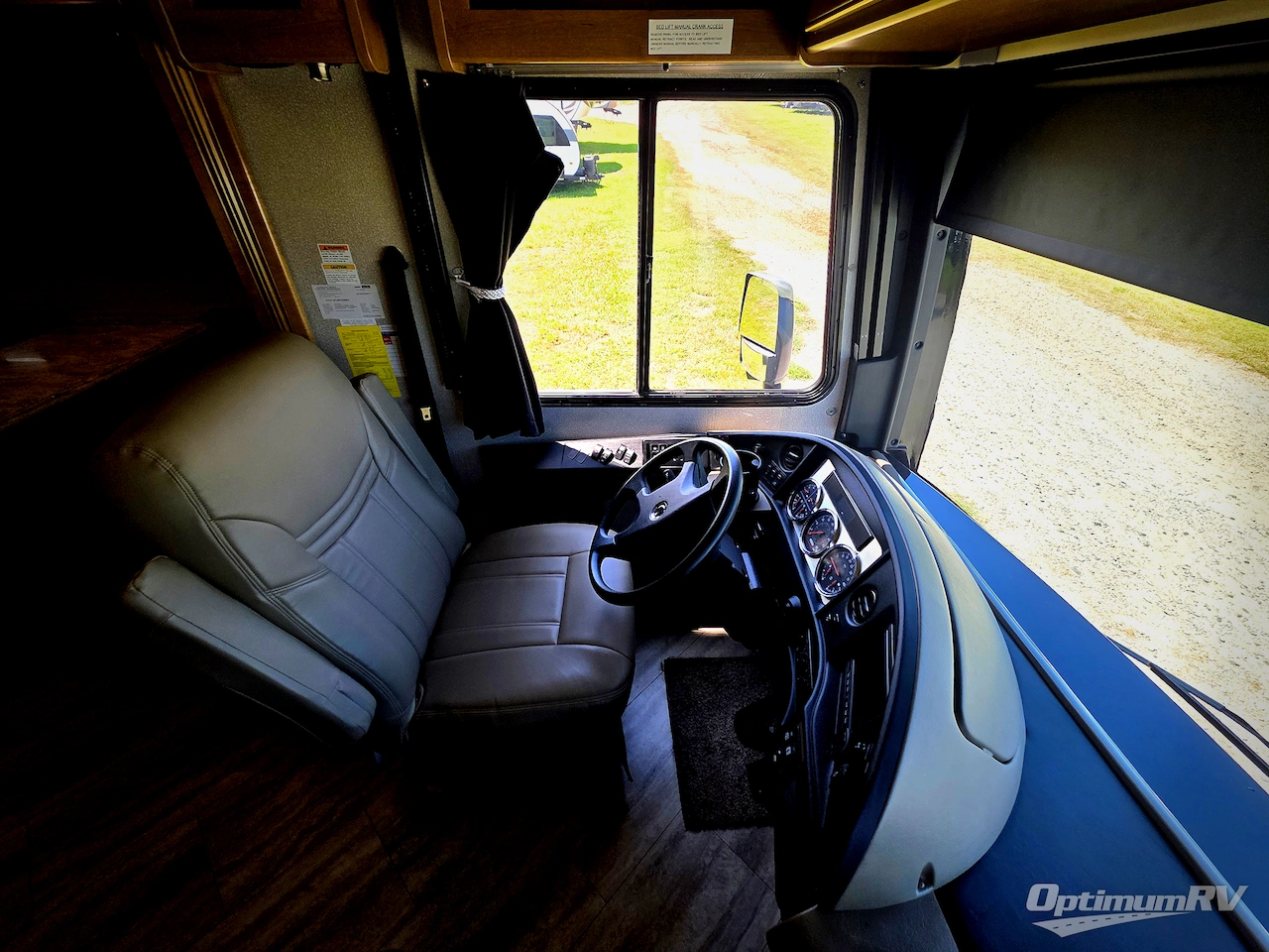2019 Fleetwood Pace Arrow 35E Photo 7