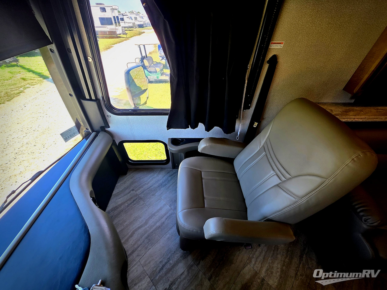 2019 Fleetwood Pace Arrow 35E Photo 8