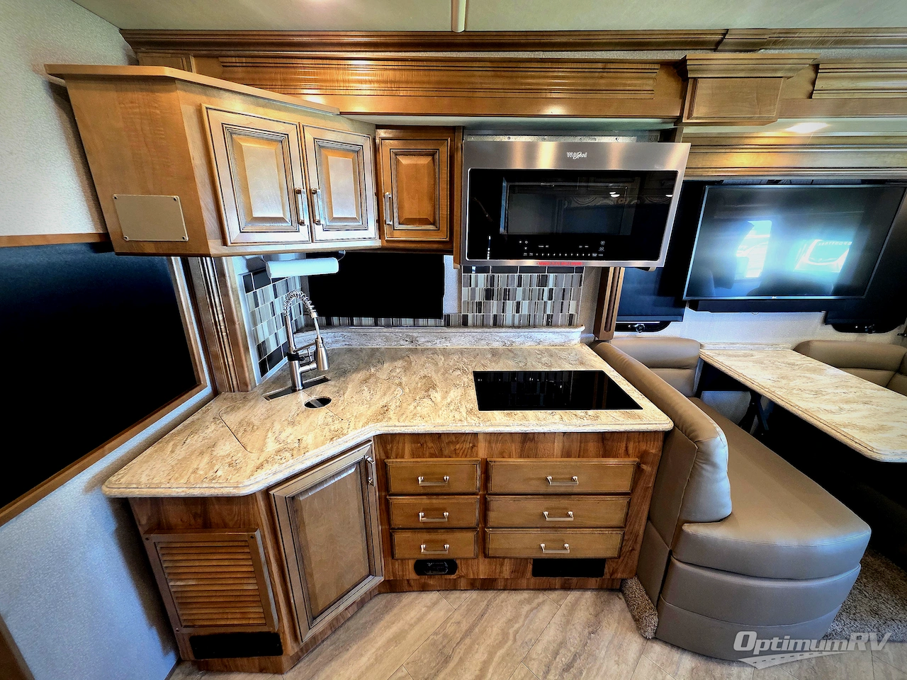 2019 Fleetwood Pace Arrow 35E Photo 11