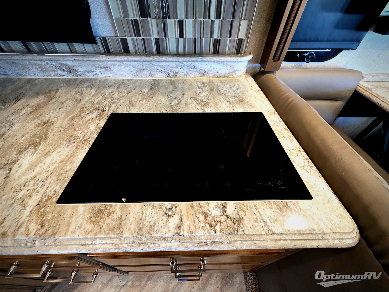 2019 Fleetwood Pace Arrow 35E Photo 12