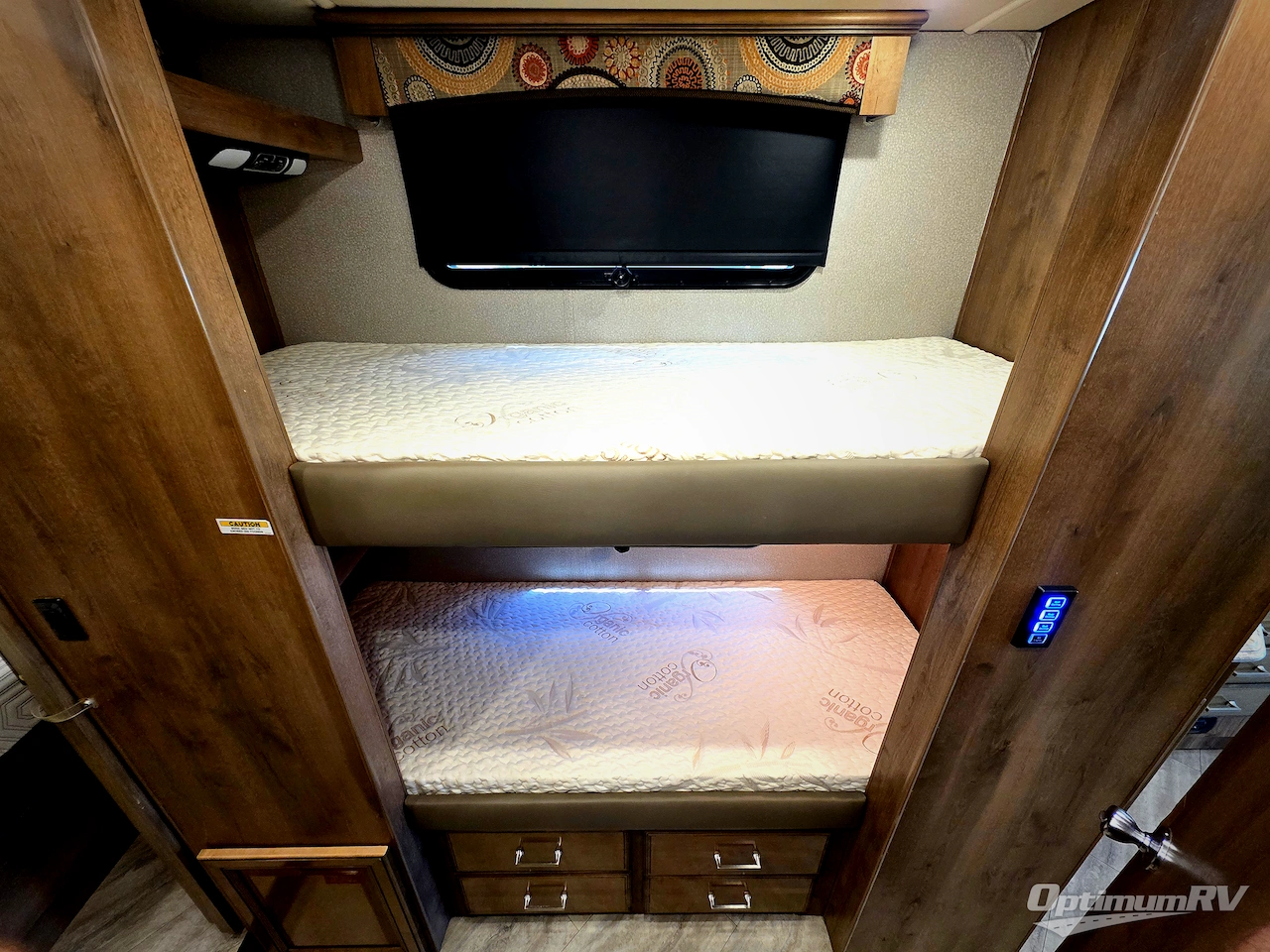 2019 Fleetwood Pace Arrow 35E Photo 14