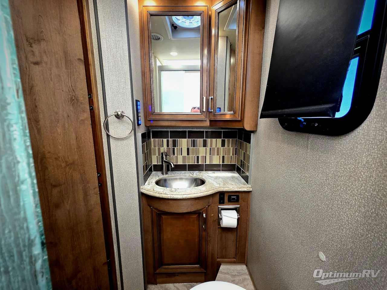 2019 Fleetwood Pace Arrow 35E Photo 17