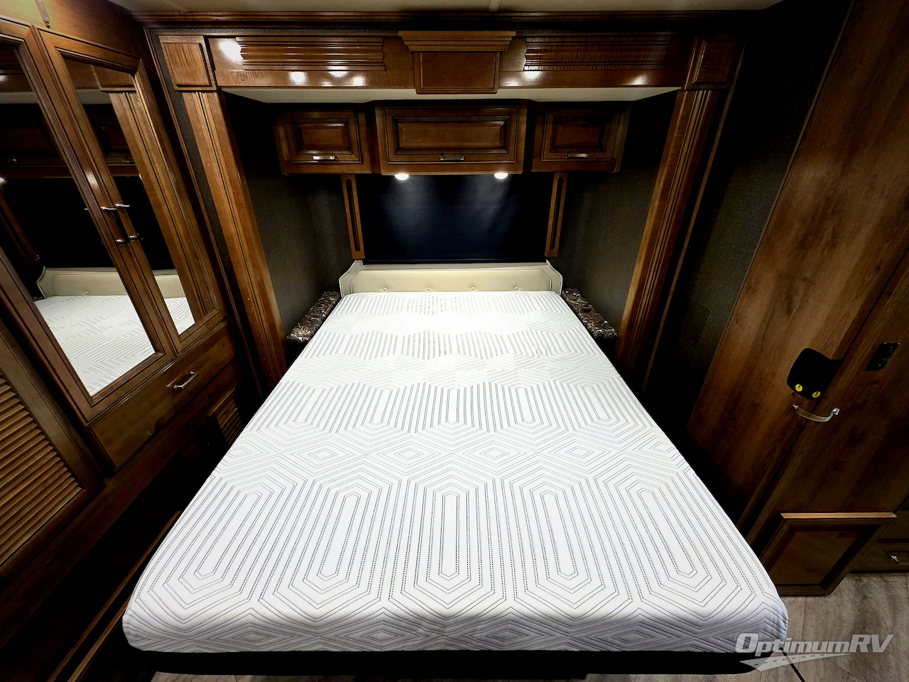 2019 Fleetwood Pace Arrow 35E Photo 18
