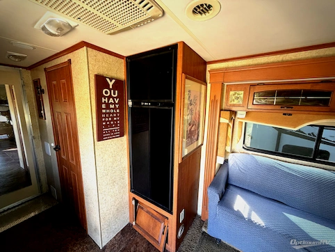 2006 Jayco Seneca 35TM RV Photo 4