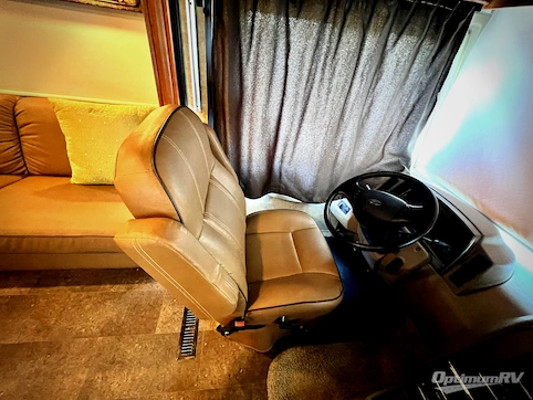 2017 Winnebago Sunstar 29VE RV Photo 2
