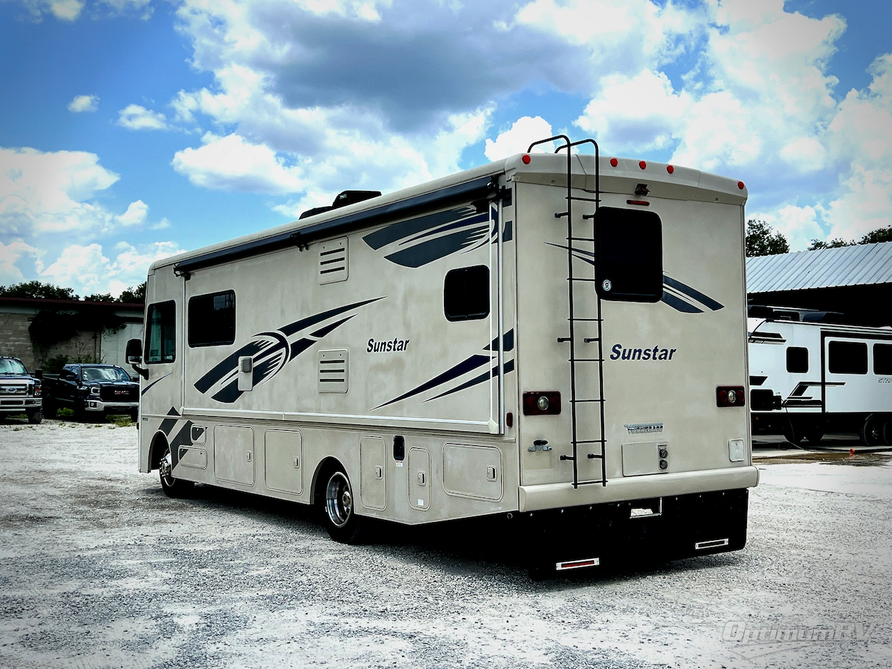 2017 Winnebago Sunstar 29VE Photo 3