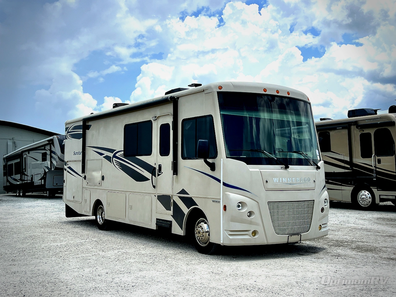 2017 Winnebago Sunstar 29VE Photo 1