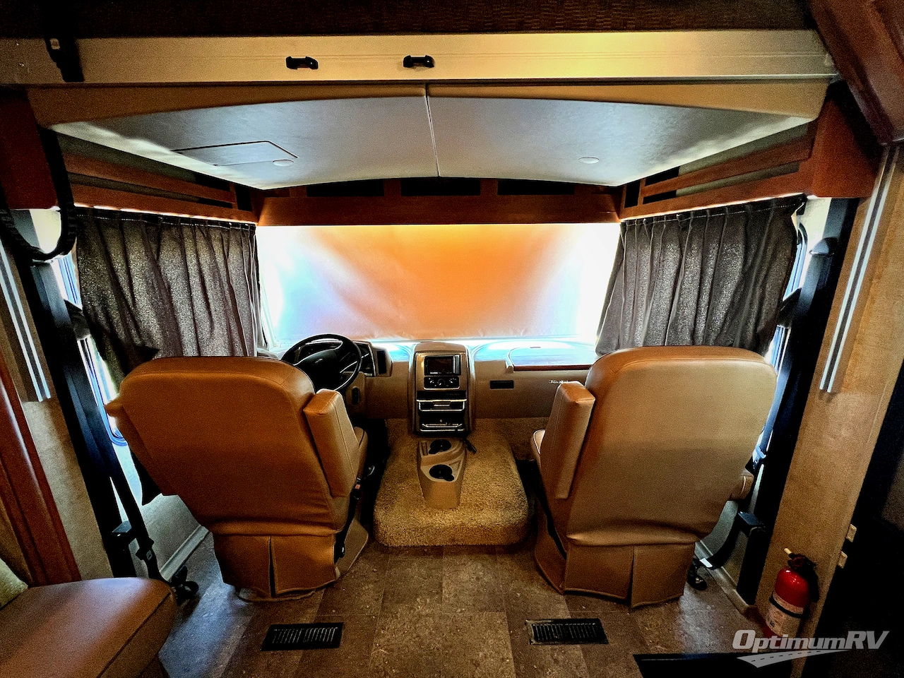 2017 Winnebago Sunstar 29VE Photo 6