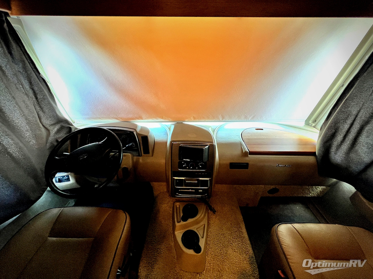 2017 Winnebago Sunstar 29VE Photo 8