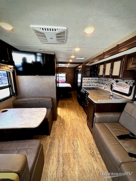 2018 Thor Hurricane 29M RV Photo 2