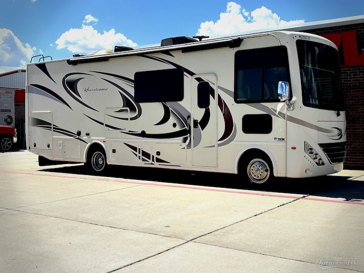 2018 Thor Hurricane 29M RV Photo 1