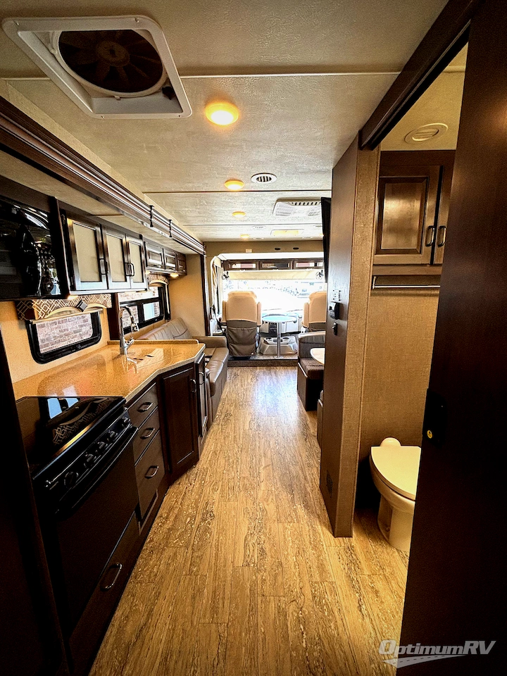 2018 Thor Hurricane 29M Photo 7
